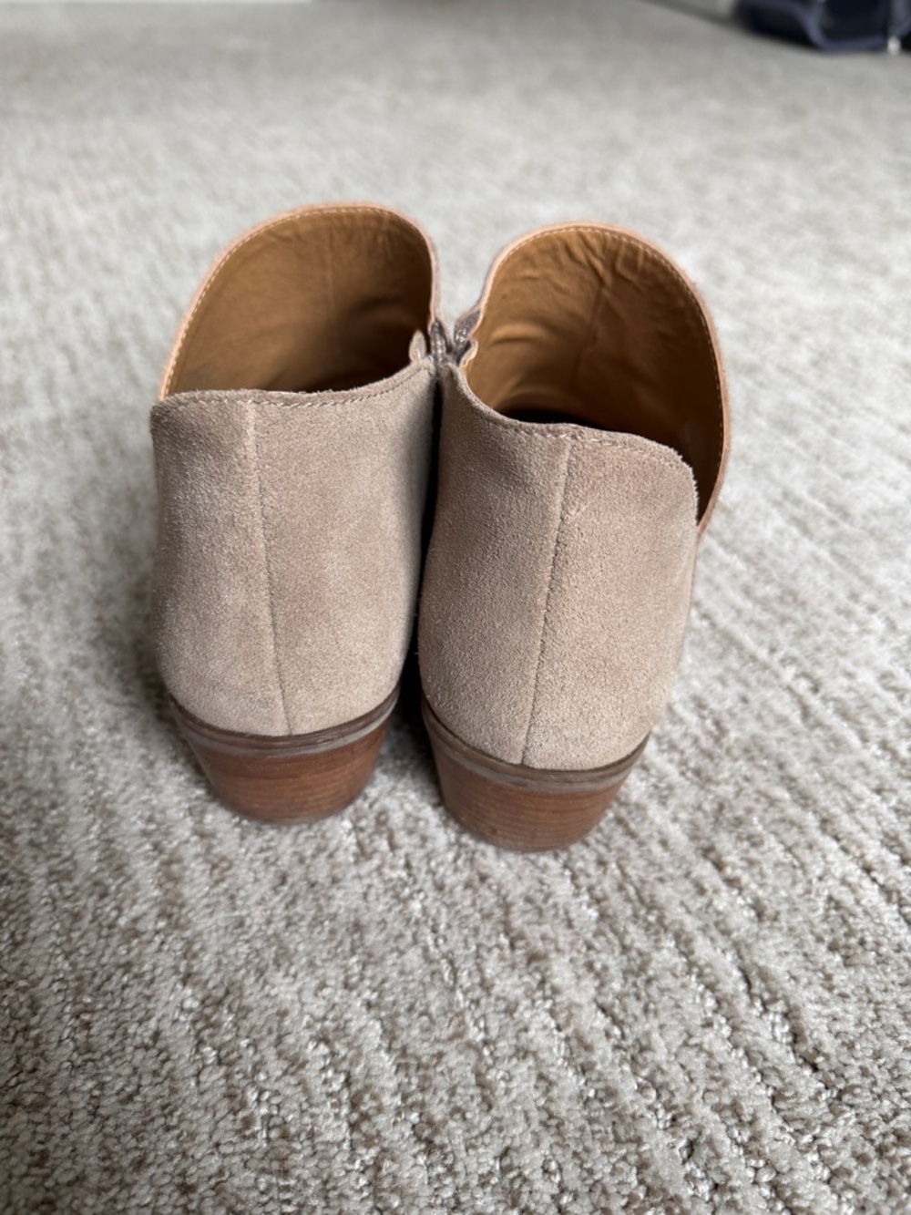 Lucky Brand Fenley Women’s Taupe Suede Ankle Boots - Classic Chelsea Style 8.5 - Picture 3 of 6
